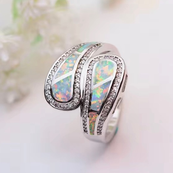 White Opal stone boho vintage ring - Picture 3 of 3